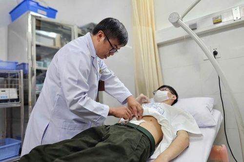 Điểm chung của những người trẻ 'hỏng' dạ dày sớm