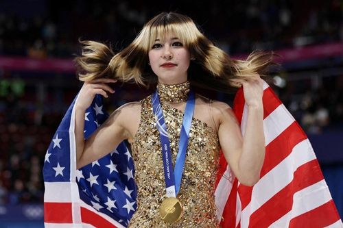 'Nữ thần trượt băng' kêu cứu sau Olympic