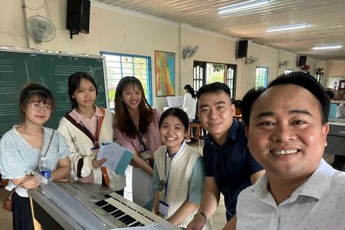 Người thầy bền bỉ mang âm nhạc cổ điển đến với học sinh phố núi Buôn Ma Thuột