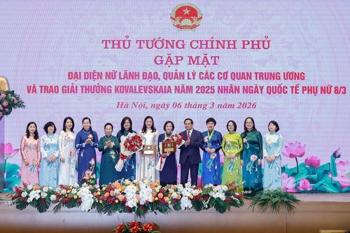 Thủ tướng: Phụ nữ Việt Nam vượt qua chính mình, trở thành lực lượng nòng cốt, nhân tố kiến tạo tiến trình đổi mới và phát triển