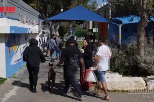 Iran phóng loạt tên lửa vào Israel, hàng triệu người phải trú ẩn