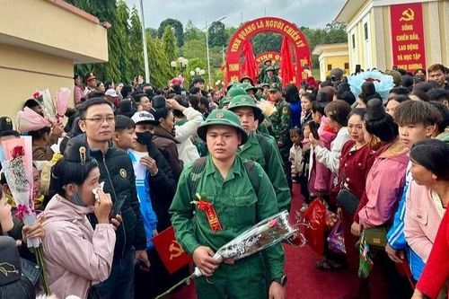 Rộn ràng ngày hội tòng quân ở Điện Biên