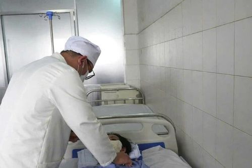 Cứu sống bệnh nhân ung thư vòm hầu xâm lấn động mạch cảnh gây xuất huyết nặng