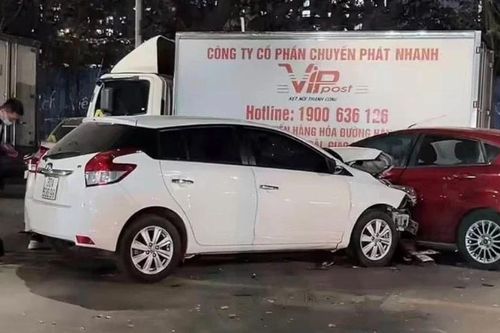 Hà Nội: Ô-tô gây tai nạn liên hoàn trên phố Nguyễn Chánh
