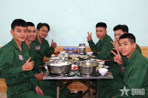 Khí thế ngày đầu của chiến sĩ mới ở Sư đoàn 968 (Quân khu 4)