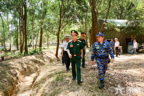 Thượng tướng Đỗ Xuân Tụng kiểm tra luyện tập chuyển trạng thái sẵn sàng chiến đấu của Vùng 2 Hải quân