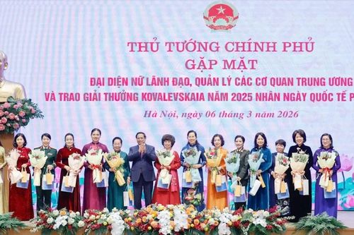 Tôn vinh các thế hệ phụ nữ Việt Nam say mê cống hiến