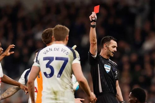Thua đau trên sân nhà, Tottenham cách nhóm xuống hạng 1 điểm