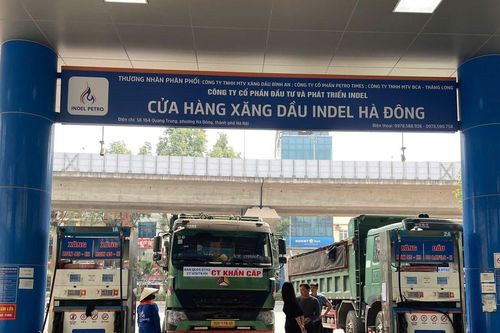 Giá xăng tăng sốc, gợi lại 'cơn ác mộng' gần 30.000 đồng/lít năm 2022