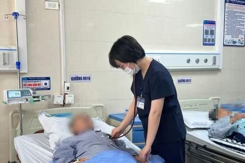 Hai người cao tuổi ở Phú Thọ sốc phản vệ độ III sau khi gọi truyền dịch tại nhà