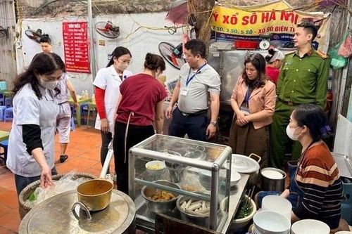 Hà Nội: Quán bún riêu phố cổ bị 'đóng cửa' sau phản ánh của du khách