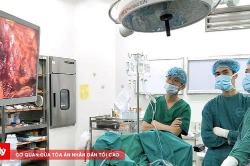 Chủ quan với nang gan, người phụ nữ 65 tuổi phải cắt gan