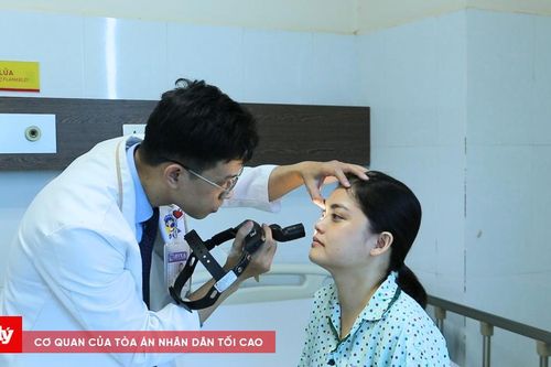 Phát hiện khối u sau hơn 1 năm chịu cảnh 'mắt lồi'