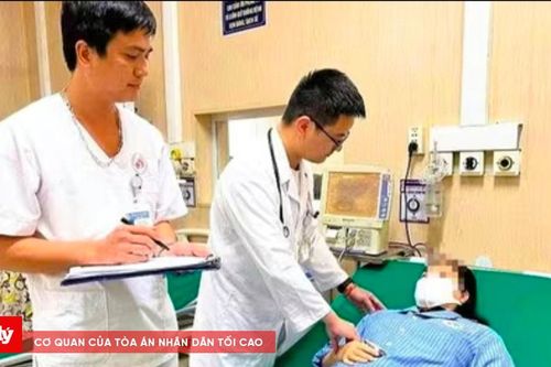 Người phụ nữ bị hôn mê khi đốt than trong phòng kín
