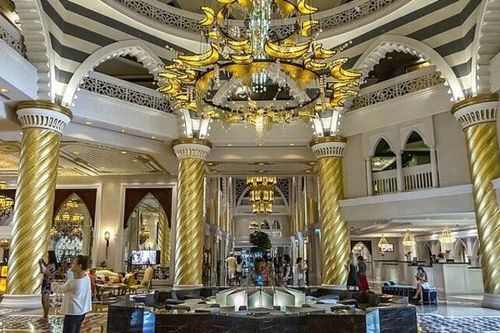 Giới nhà giàu Dubai 'cố thủ' trong hầm trú ẩn ở biệt thự xa hoa