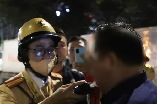 Kết quả kiểm tra nồng độ cồn tài xế ô tô tông loạt xe ở Hà Nội