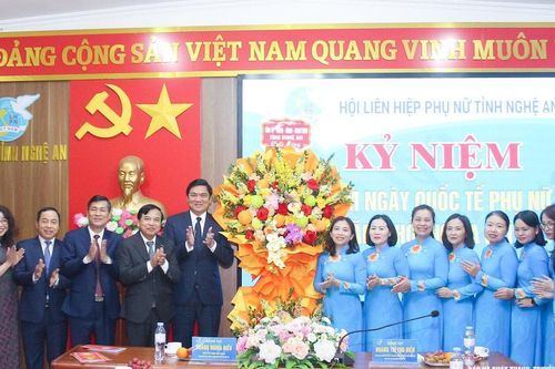 Phó Bí thư Thường trực Tỉnh ủy chúc mừng Hội LHPN tỉnh nhân ngày Quốc tế Phụ nữ 8/3
