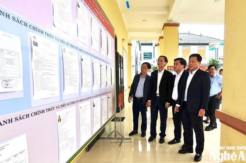 Phó Chủ tịch UBND tỉnh Hoàng Phú Hiền kiểm tra công tác bầu cử tại các xã Hưng Nguyên, Hưng Nguyên Nam, Yên Trung, Lam Thành