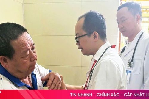 Thêm 7 bác sỹ BV Đại học Y Hà Nội về hỗ trợ thăm khám, điều trị tại Hà Tĩnh