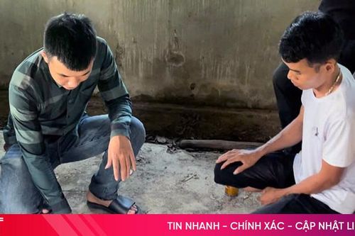 Phá tụ điểm 'xóc đĩa' trong nhà hoang trên núi