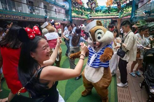 Disney Adventure: Trải nghiệm công viên giải trí Disney giữa đại dương