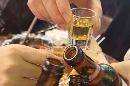 Dấu hiệu cảnh báo cơ thể gặp nguy hiểm sau khi uống rượu, bia cần đề phòng