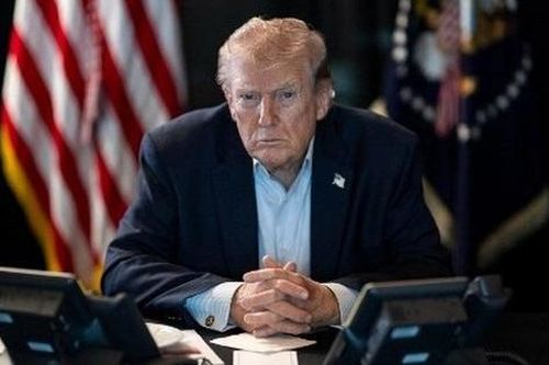 Ông Donald Trump gặp lãnh đạo các hãng sản xuất vũ khí nhằm thúc đẩy sản xuất