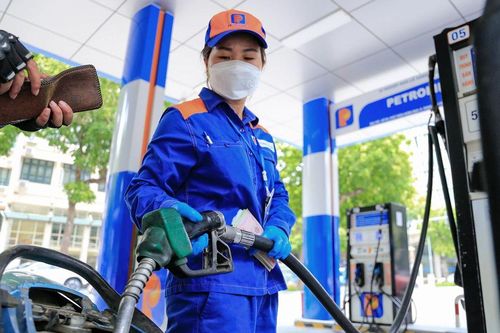 Giá xăng dầu hôm nay 6/3: Tăng rất mạnh