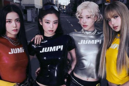 BLACKPINK lập 'cú ăn ba' bất chấp tranh cãi