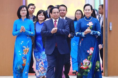 Thủ tướng gặp mặt đại diện nữ lãnh đạo, quản lý các cơ quan TW và trao Giải thưởng Kovalevskaia năm 2025