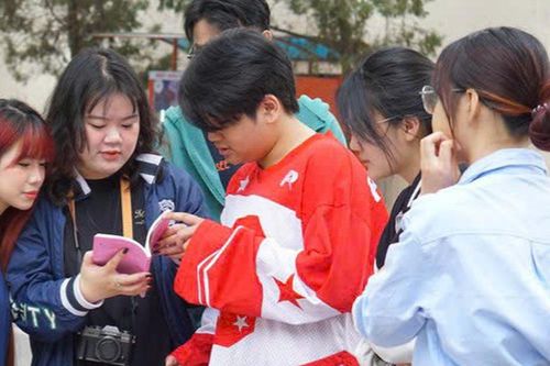 Sinh viên Học viện Báo chí & Tuyên truyền hưởng ứng Ngày Sách và Văn hóa đọc Việt Nam