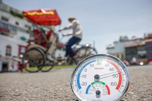 Thu nhập lao động ngoài trời đô thị giảm gần 1,2 triệu đồng/tháng vì thiên tai dồn dập, thời tiết cực đoan
