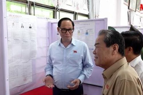 Phó Chủ tịch Quốc hội, Thượng tướng Trần Quang Phương kiểm tra công tác bầu cử tại An Giang