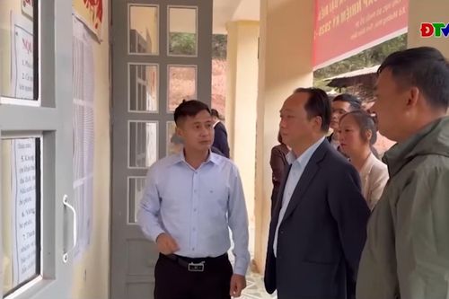 Phó Củ tịch UBND tỉnh Nguyễn Minh Phú kiểm tra công tác chuẩn bị tổ chức bầu cử tại xã Mường Nhé