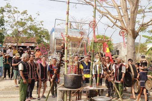 Đề xuất quy định cụ thể về tiêu chí, đối tượng, điều kiện lựa chọn người có uy tín