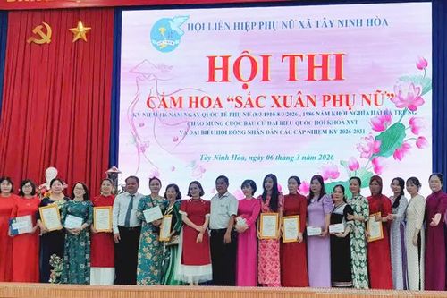 Hội Liên hiệp Phụ nữ xã Tây Ninh Hòa tổ chức hội thi cắm hoa 'Sắc xuân phụ nữ'