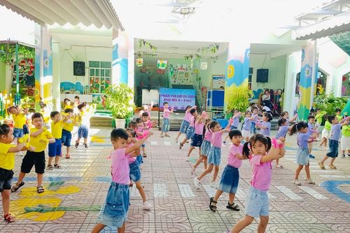 Giáo dục, chăm sóc trẻ phát triển toàn diện