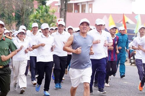 Gần 500 người xã Đức Lập tham dự Ngày chạy Olympic