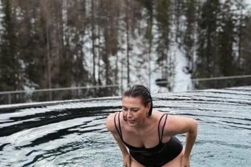 Maria Sharapova gây sốt với thần thái và vóc dáng săn chắc ở tuổi 38 tại Dolomites
