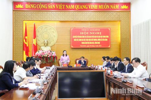 Đồng chí Phó Bí thư Thường trực Tỉnh ủy Đinh Thị Lụa tiếp và làm việc với Đoàn công tác của Ban Tuyên giáo và Dân vận Trung ương