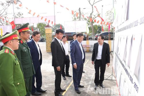 Đồng chí Bí thư Tỉnh ủy Trần Huy Tuấn kiểm tra việc thực hiện Nghị quyết Đại hội Đảng các cấp và công tác chuẩn bị bầu cử tại một số địa phương