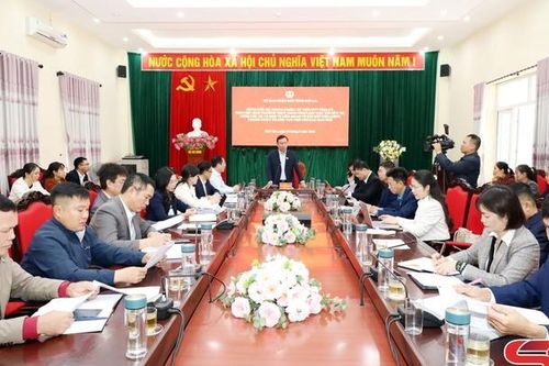 Đồng chí Phó Chủ tịch Thường trực UBND tỉnh làm việc với các xã khu vực Phù Yên về sắp xếp viên chức y tế