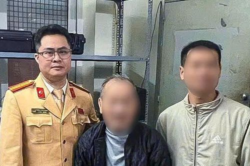 CSGT Hà Nội quét nhận dạng gương mặt, hỗ trợ cụ ông đi lạc về với gia đình