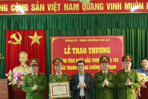 Bắc Ninh: 3 giờ truy xét, tóm gọn đối tượng 'ảo thuật' tráo iPhone 16 Promax bằng mô hình