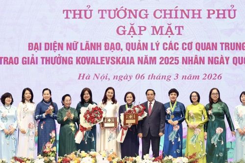 Thủ tướng gặp mặt nữ lãnh đạo, quản lý các cơ quan Trung ương, trao Giải thưởng Kovalevskaia
