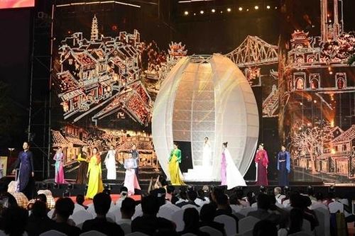 Ấn tượng đêm khai mạc Lễ hội áo dài TP Hồ Chí Minh năm 2026