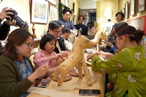 Workshop ngựa giấy dó: Khơi dậy ký ức thủ công truyền thống