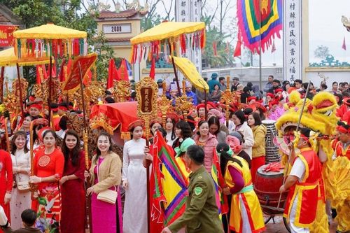 Giữ mạch nguồn văn hóa Việt từ những lễ hội Xuân