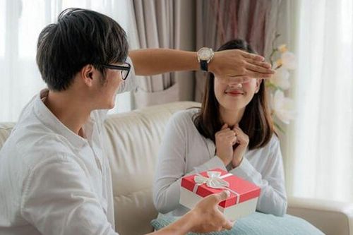 Con trai thường bối rối ngày 8/3: Đây là những món quà khiến nhiều cô gái thích nhất