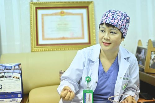 Ánh mắt tuyệt vọng của người nhà bệnh nhân ngoài phòng mổ ám ảnh bác sĩ gây mê